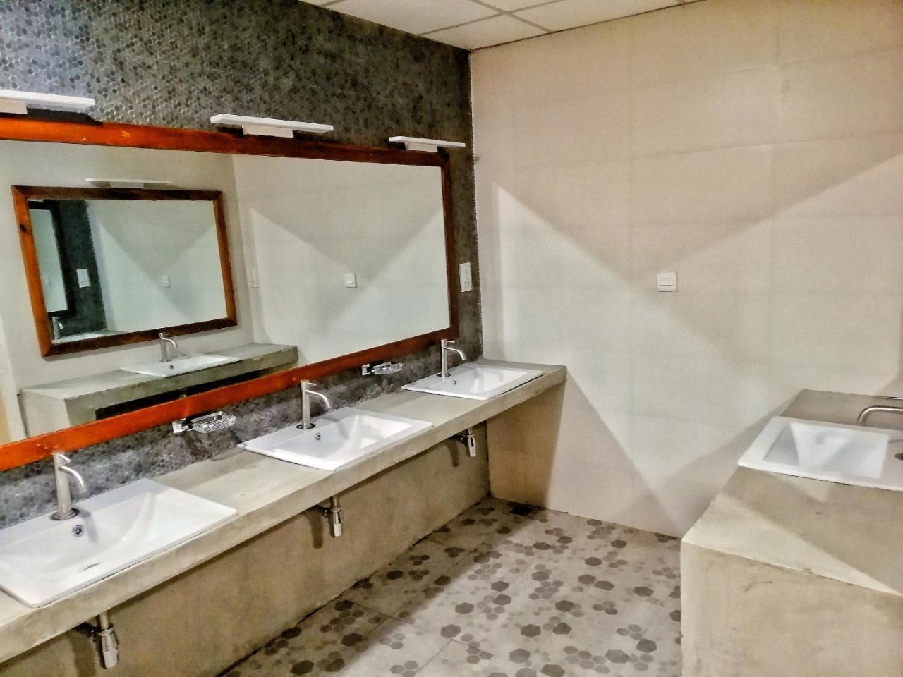Hiriketiya Beach Hostels Диквела Екстериор снимка