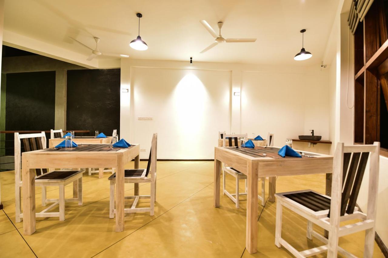 Hiriketiya Beach Hostels Диквела Екстериор снимка
