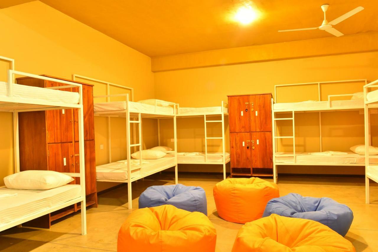 Hiriketiya Beach Hostels Диквела Екстериор снимка