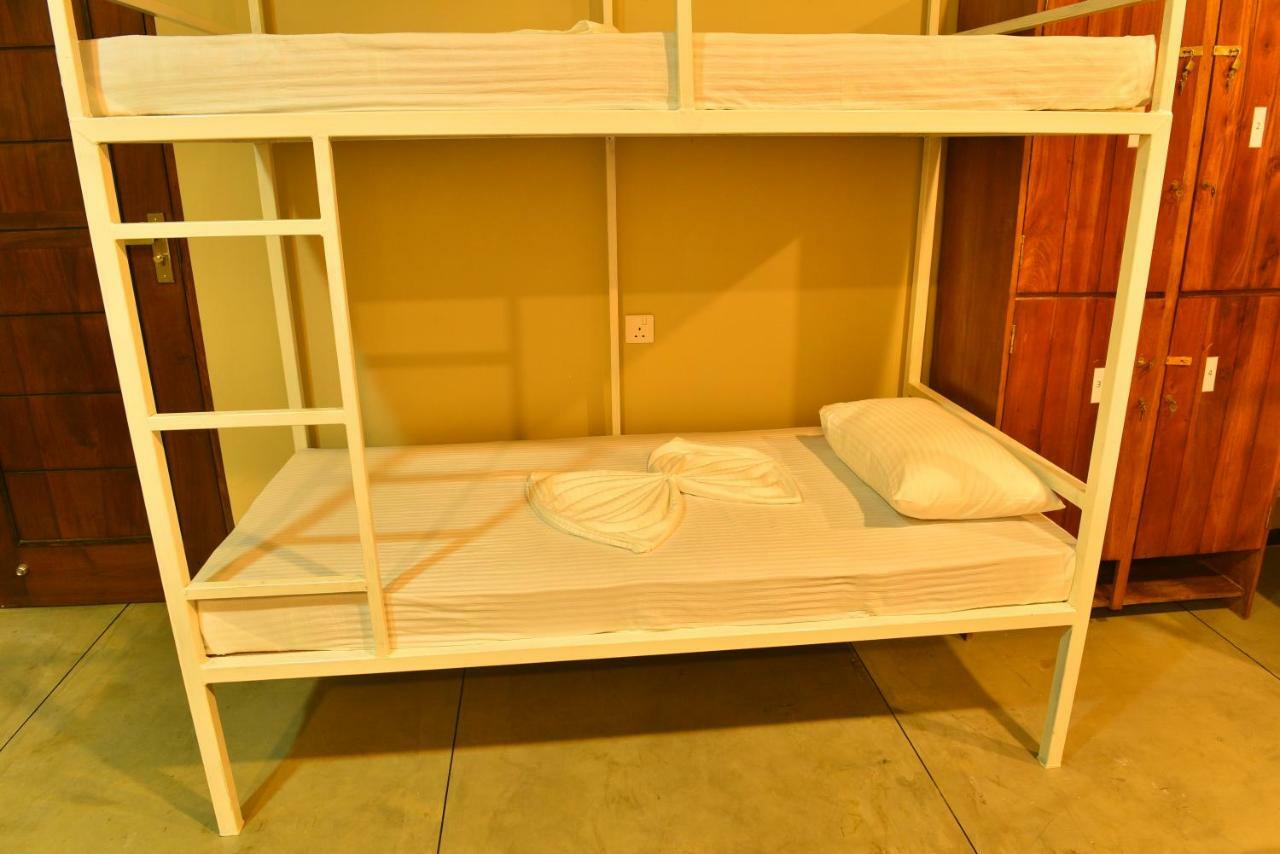 Hiriketiya Beach Hostels Диквела Екстериор снимка
