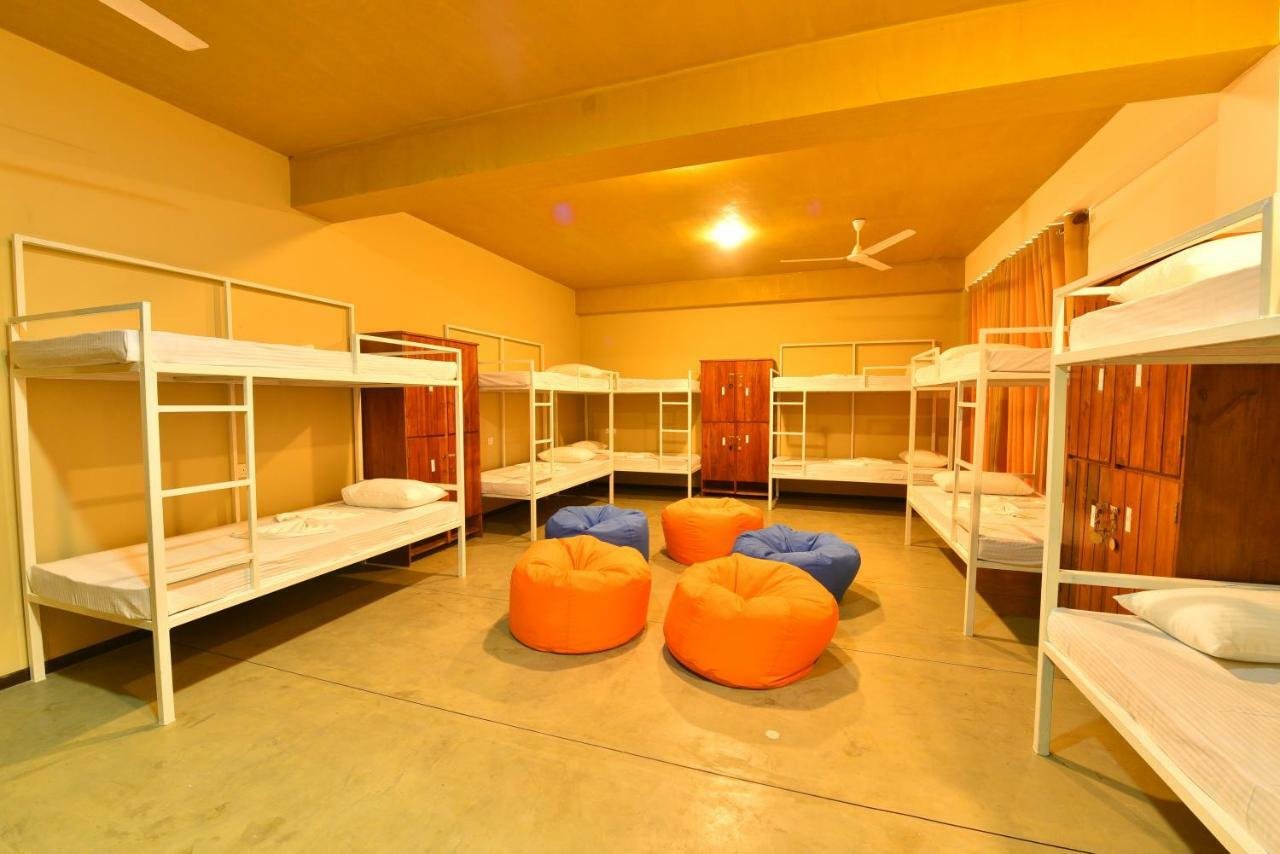 Hiriketiya Beach Hostels Диквела Екстериор снимка